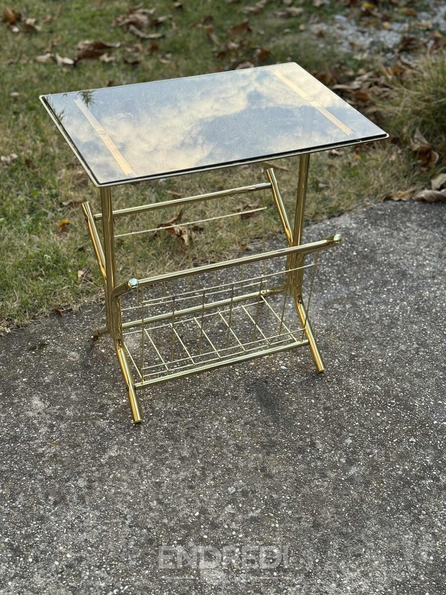 Mid-century modern réz és füstszínű üveg kisasztal — beépített újság tartó, 1970-as évek - Image 5