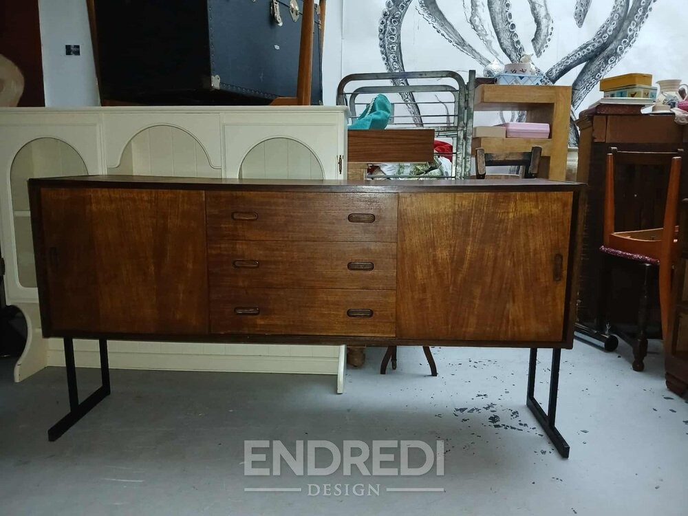 Mid-century modern tálalószekrény teak — fém láb, 1960-as évek - Image 2