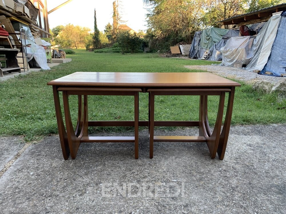 Mid-century teak egymásba tolható asztalok — Victor Wilkins — G Plan, Uk, 1970-as évek, 3 darabos szett - Image 2