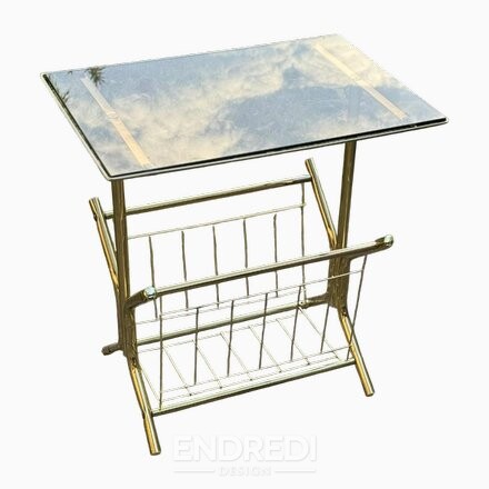 Mid-century modern réz és füstszínű üveg kisasztal — beépített újság tartó, 1970-as évek